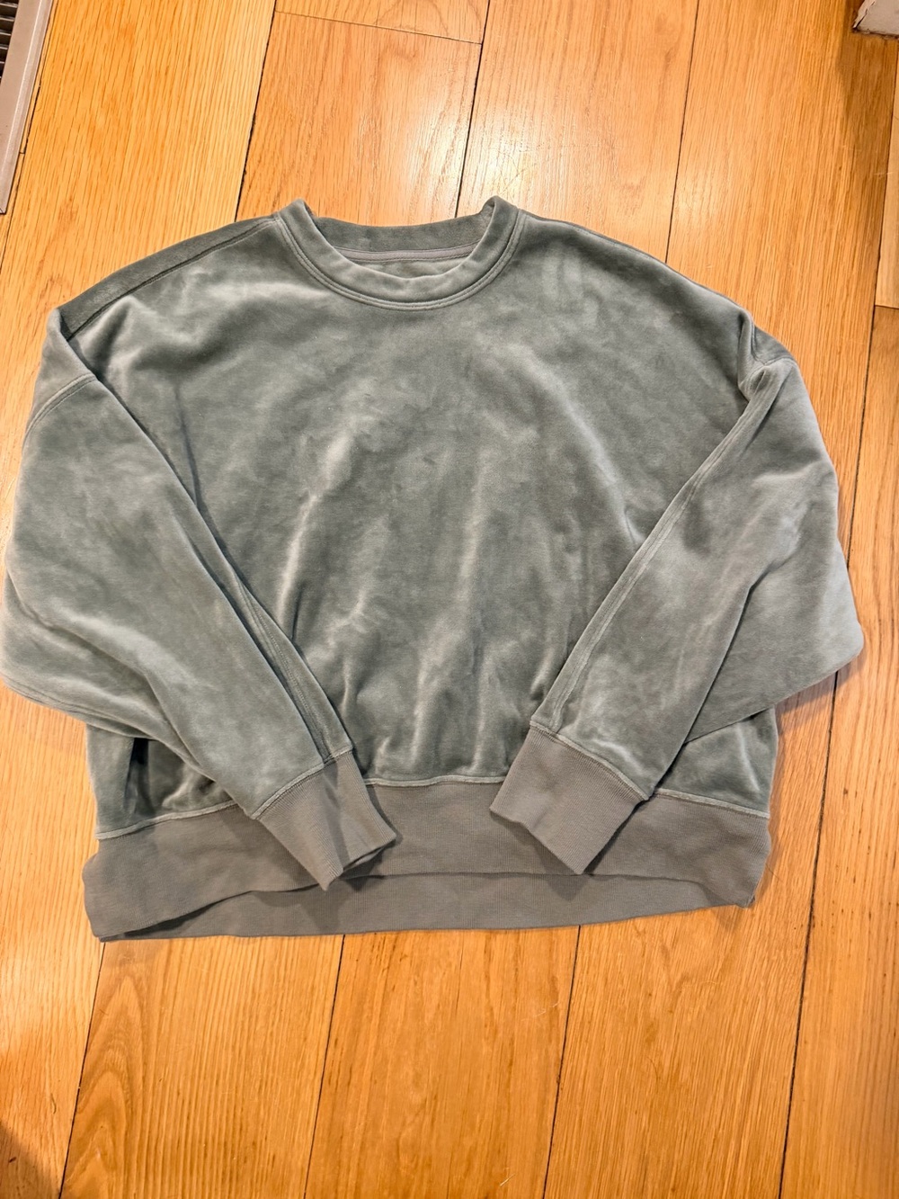 A&F Abercrombie Velvet Crewneck sweatshirt Large